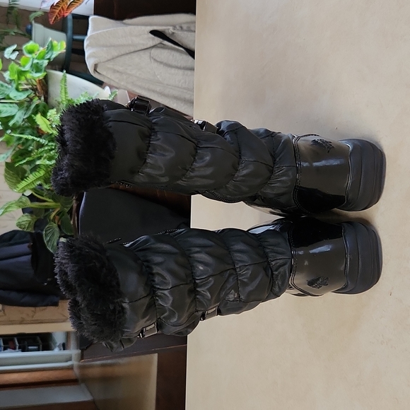 New Girls Totes Waterproof 2 Buckle Style Winter Boots Faux Fur Size 1 - Picture 4 of 12